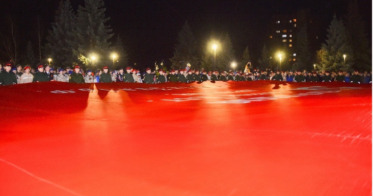 В Удмуртии развернут 200-метровое Знамя Победы 