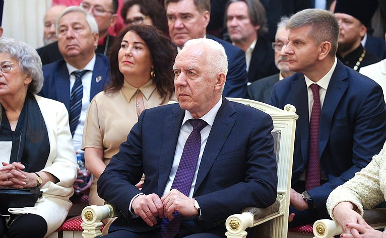 Церемония вручения знаков отличия «Почетный гражданин Санкт-Петербурга» в Мариинском дворце