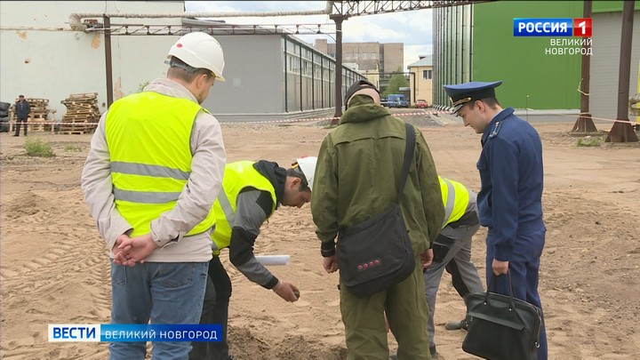 Прокуратура начала проверку по факту розлива нефтепродуктов на месте строительства студенческого кампуса в Великом Новгороде