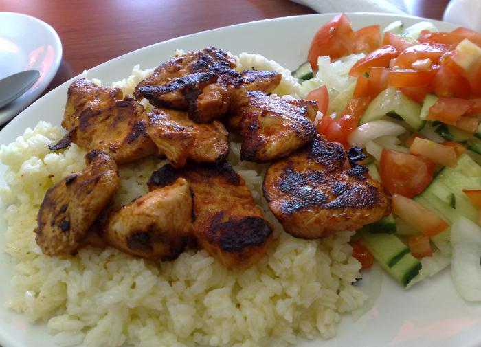 Шашлык из курицы в маринаде на минералке: получается вкусным и мягким