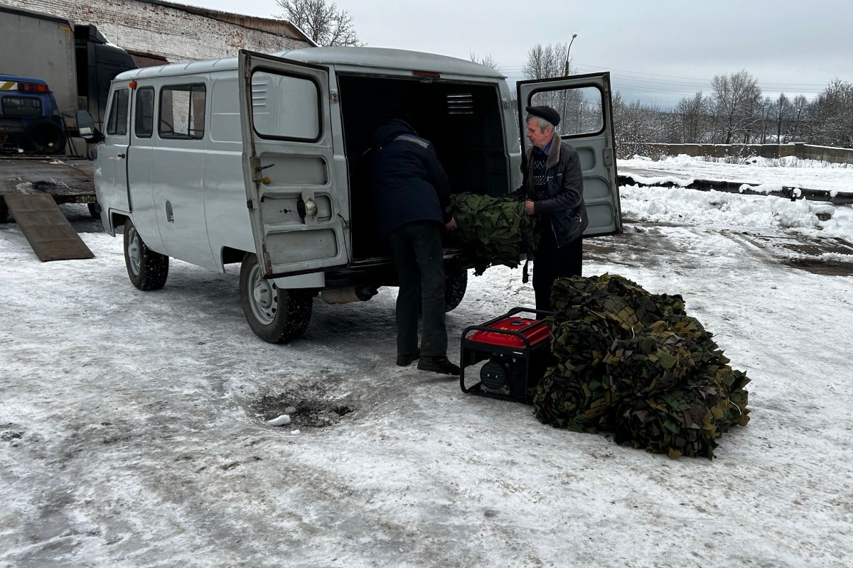 Смоленские единороссы в очередной раз доставят бойцам СВО автомобиль