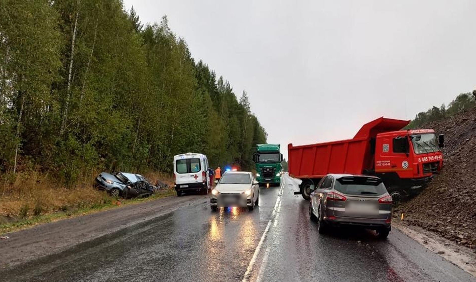 Трасса челябинск обстановка на сейчас. Трасса м5. Грузовик на трассе. Машина на трассе.