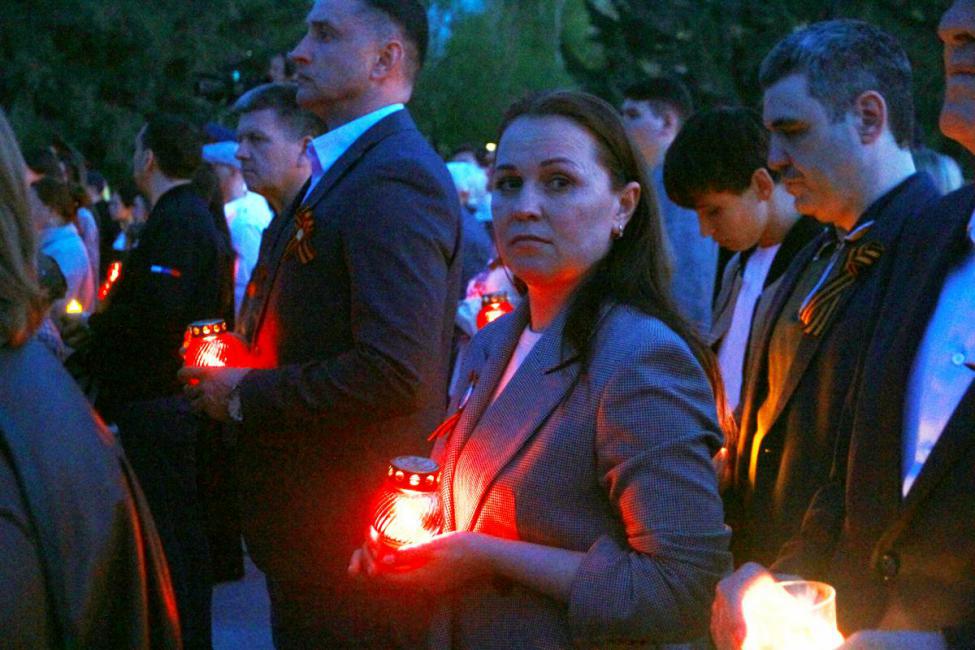 Юлия Швец вместе с участниками акции Свеча памяти