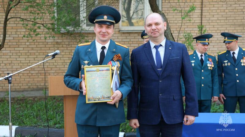 Торжественное мероприятие ко Дню пожарной охраны в Специальном управлении ФПС № 100