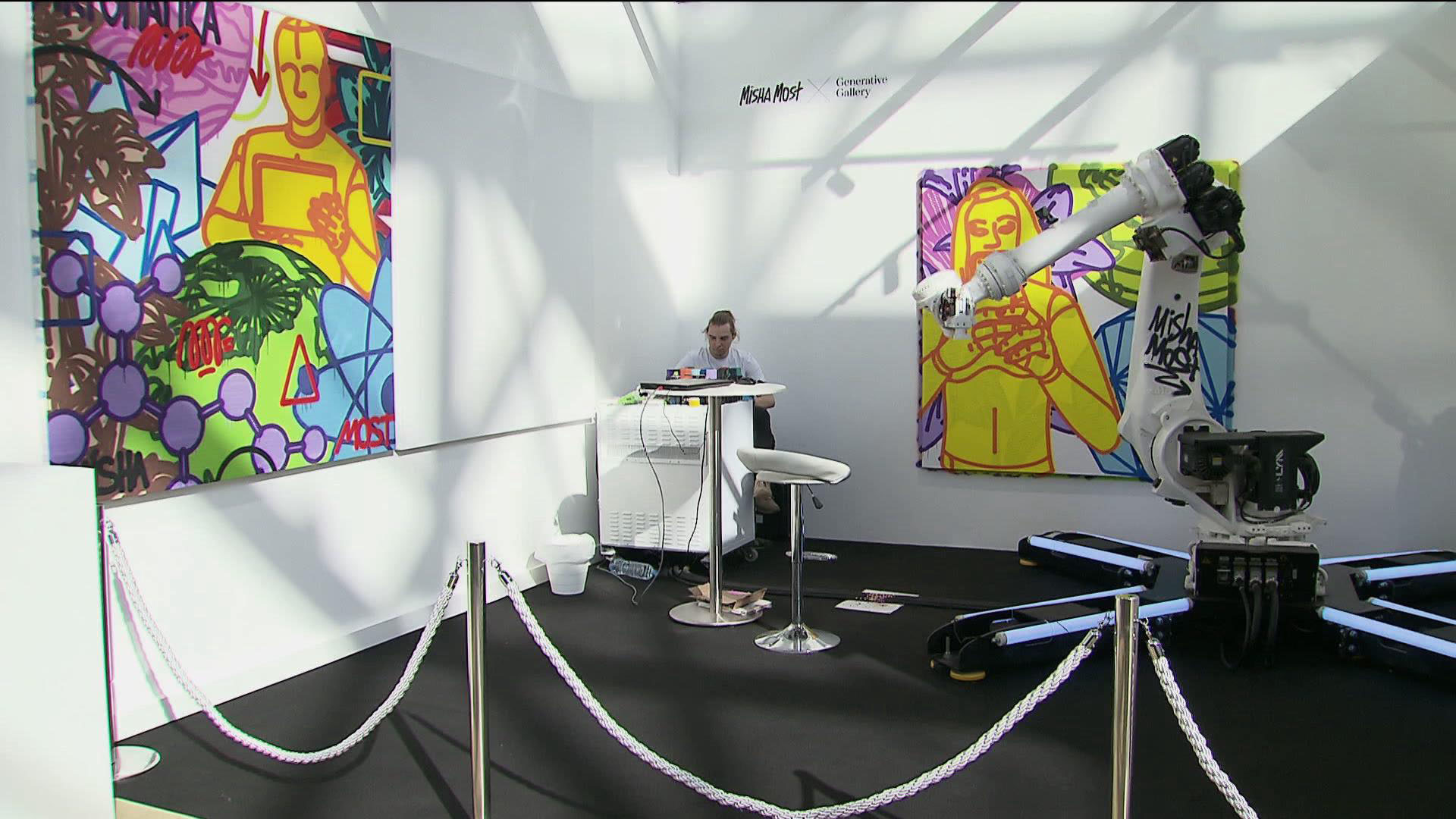 Ярмарка современного искусства Cosmoscow начала работу в 