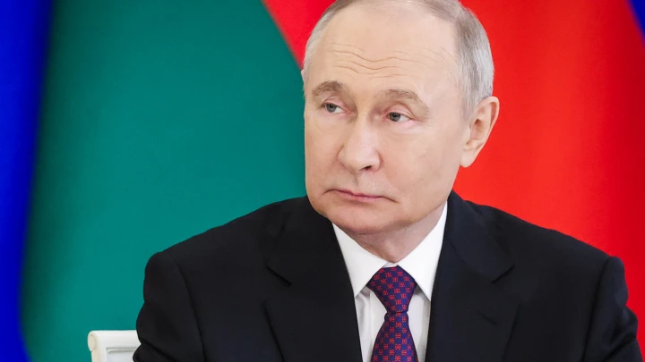Владимир Путин наградил 13 жителей Владимирской области: медали и звания