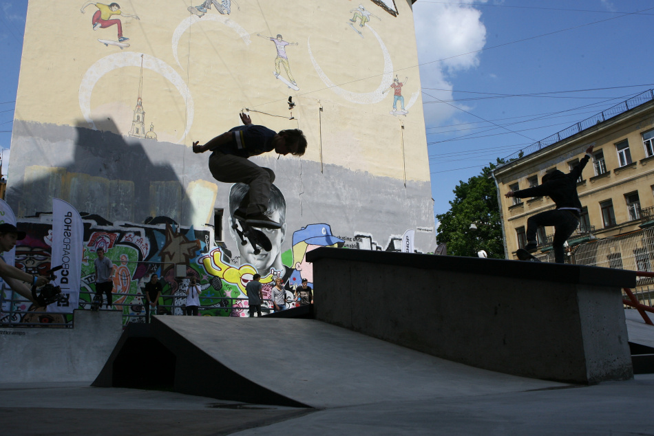 Скейтбордист из Бразилии преодолел 22 этажа и установил рекорды