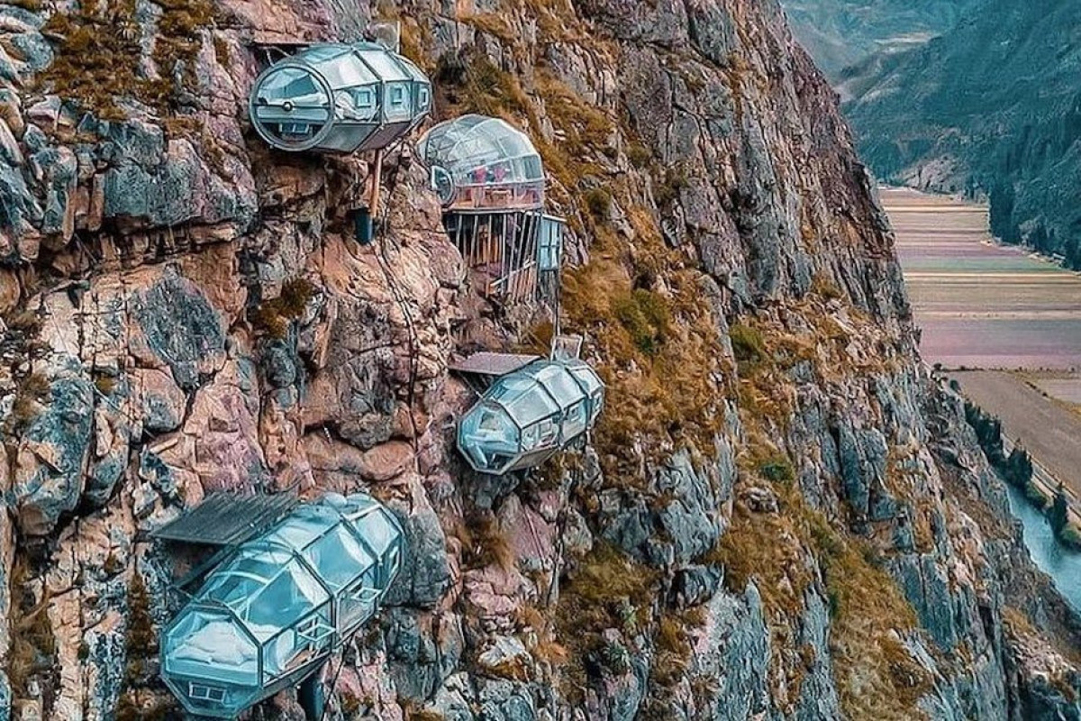 Палатка на отвесной скале
