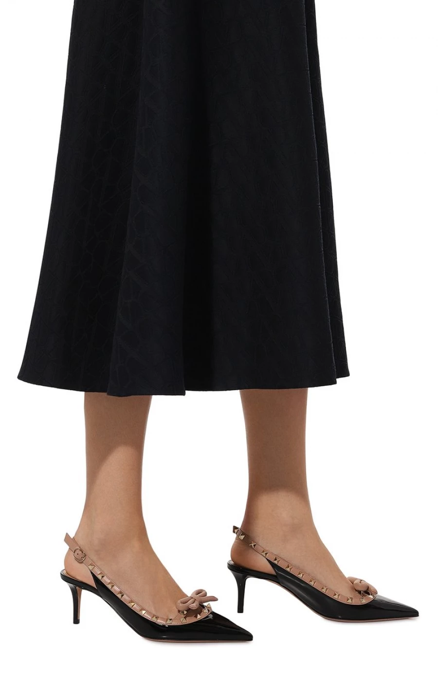 Кожаные туфли Rockstud Bow, 99 000 рублей.