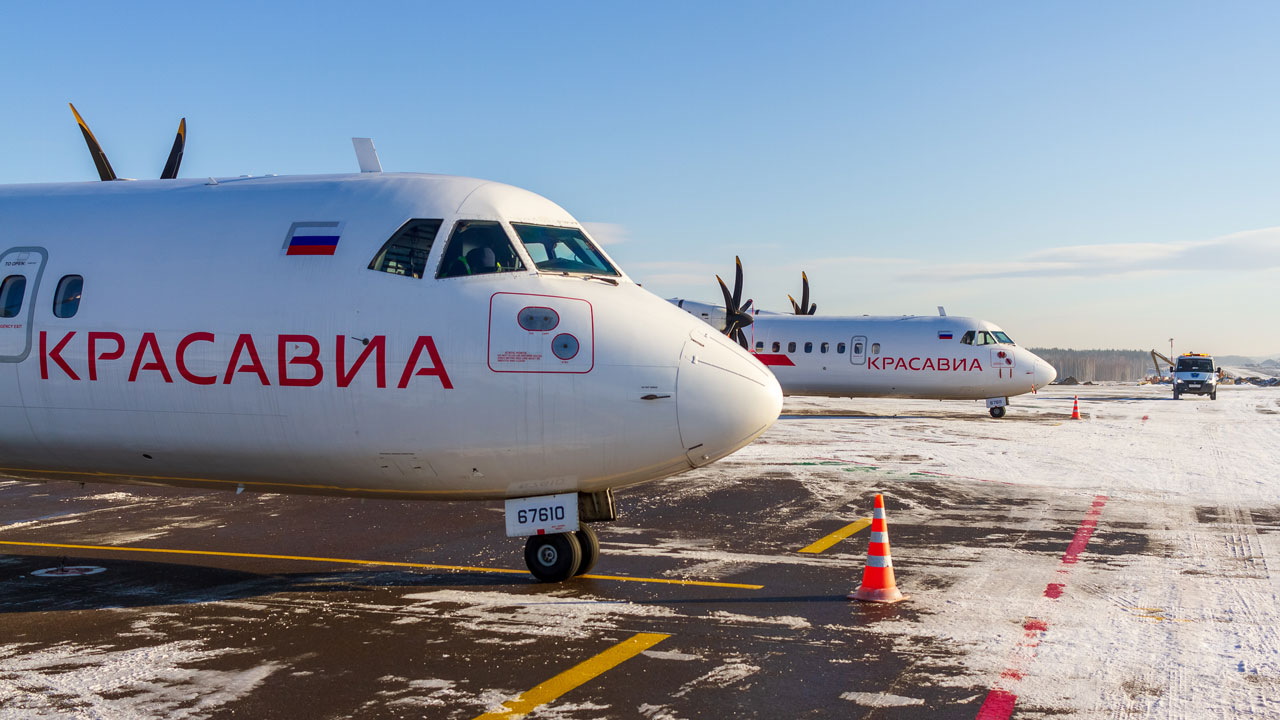 Рейс самолета красноярск. АТР 72 КРАСАВИА. ATR 72 самолет KRASAVIA. АТР 72-500 КРАСАВИА. ATR-72-500 КРАСАВИА.