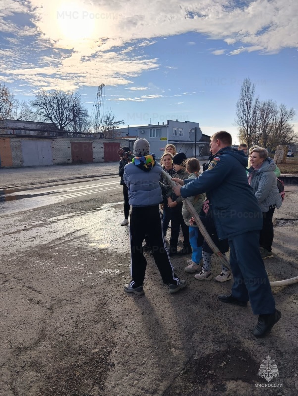 Сотрудники МЧС России провели увлекательную экскурсию для подопечных БРООИК «Мы Вместе»