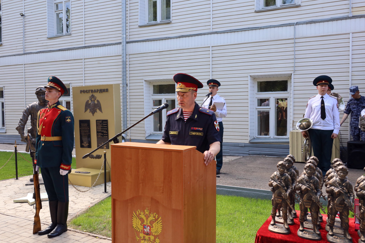 В казанском полку Росгвардии открыли мемориал в память о погибших на СВО однополчанах