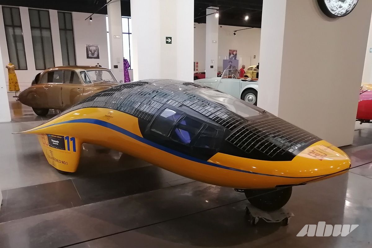 Стиль, мода и ретроавтомобили музея в испанской Малаге: часть вторая