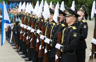 Алексей Текслер почтил память героев в День Великой Победы