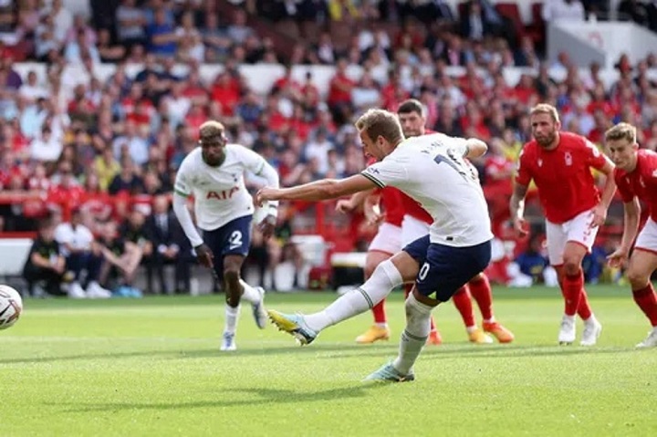 Ноттингем тоттенхэм. Футбол. Ноттингем Форест Тоттенхэм. Nottingham Forest Tottenham 0-2. Харри Кейн в футболке Сити.