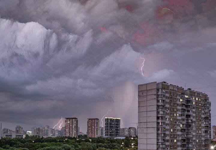 Сильные осадки и ураганный ветер сохранятся до конца недели