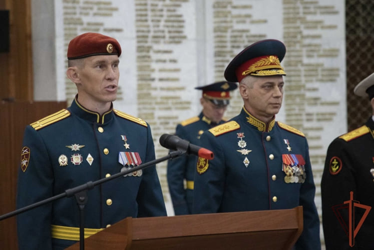 Герой России генерал-полковник Сергей Бойко поздравил выпускников общевойсковой академии РФ