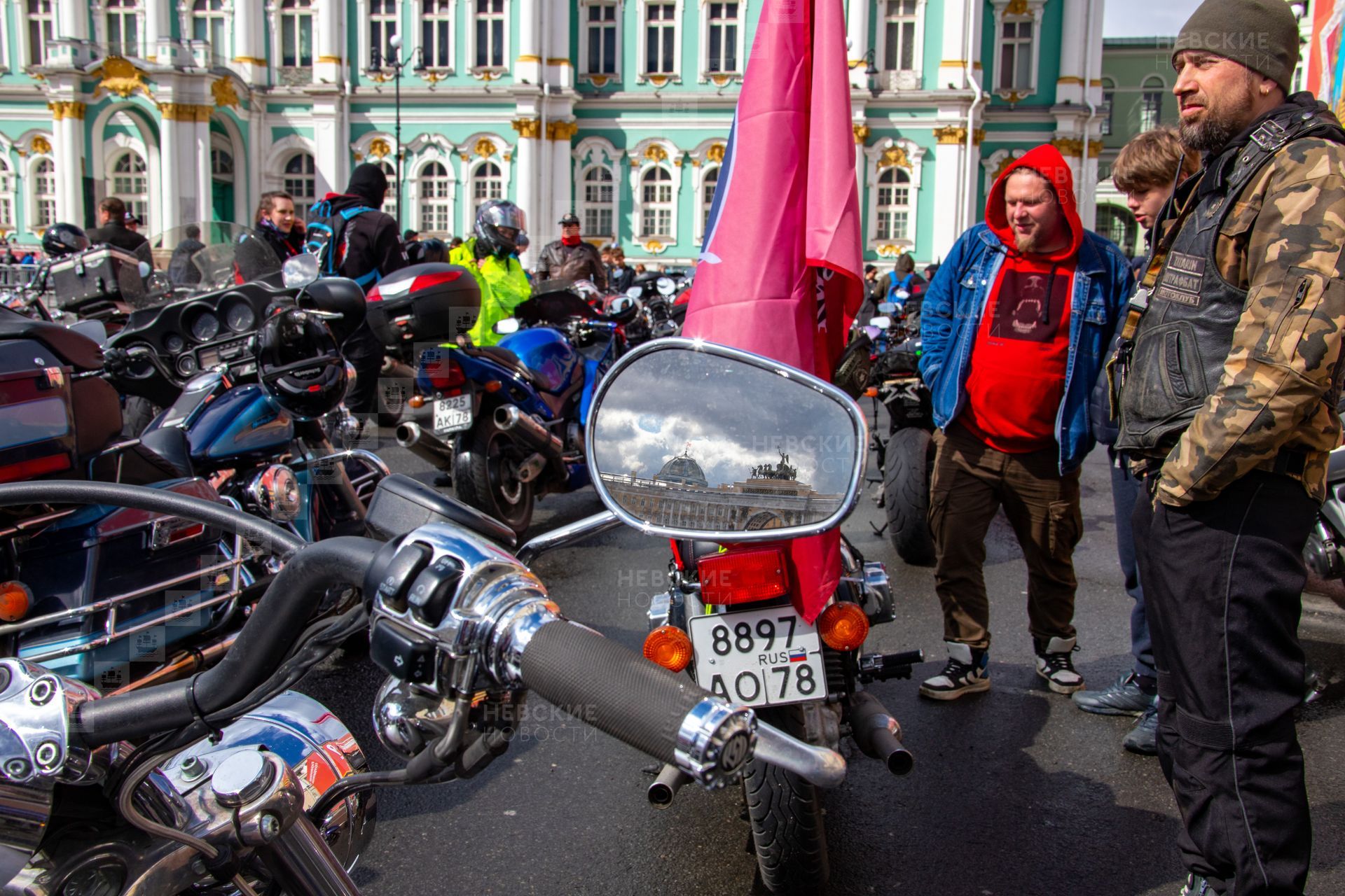 Под рев мотора. Байкеры. Питерские байкеры. Питерская байкерша знаменитая. Biker.