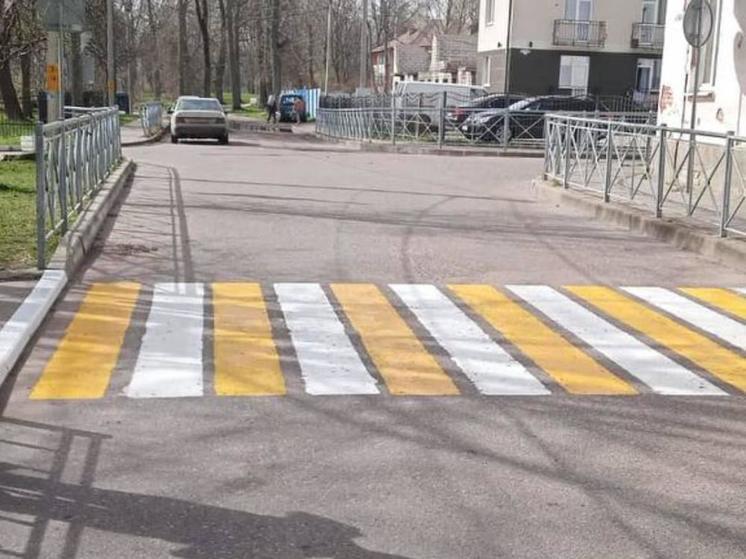 В Полесске обновляют пешеходные переходы