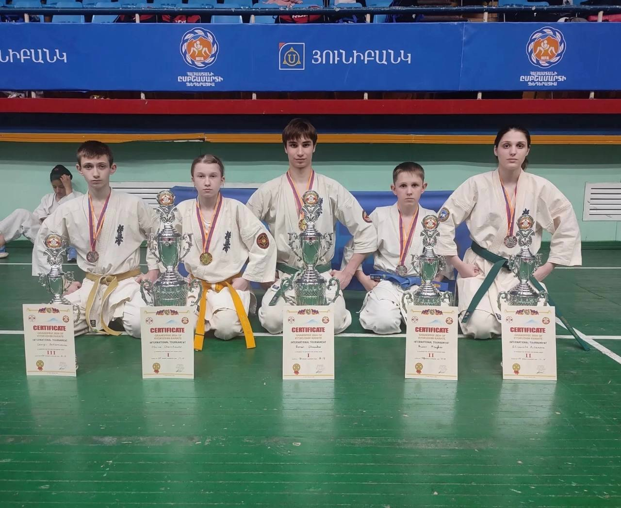 Липецкие каратисты завоевали 5 медалей на международном турнире