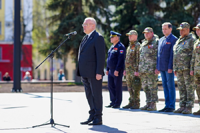 В преддверии Дня Победы в Кирове прошел юнармейский парад