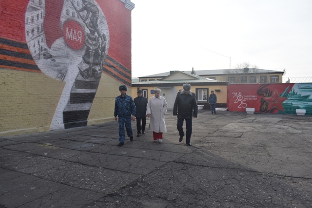 Исправительную колонию № 7 посетили Уполномоченный Омской области по правам человека Ирина Михайловна Касьянова и начальник отдела по гражданским социально-экономическим правам и правам ребенка Аппарата Уполномоченного Сергей Мелехин