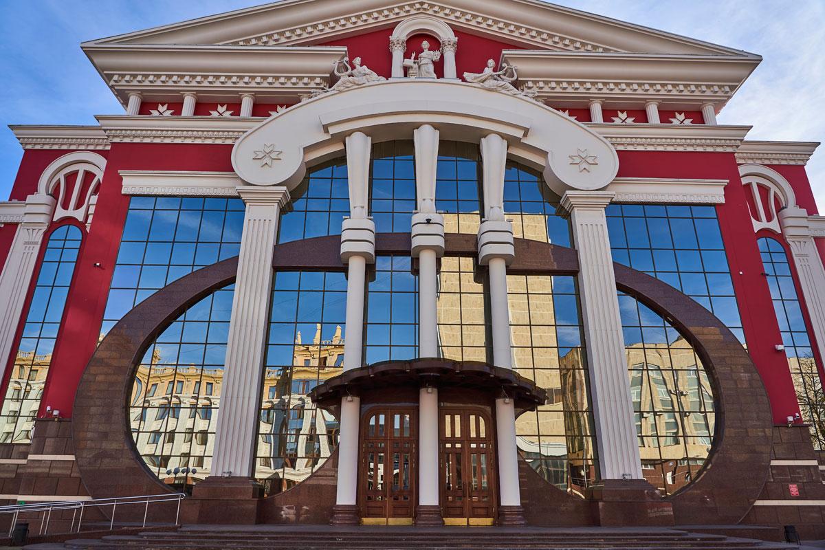 В Саранске жителей приглашают посмотреть на театральное закулисье