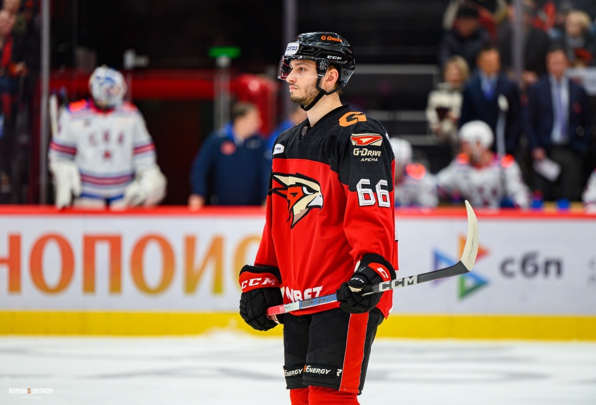 Будущий нападающий: у хоккеиста омского «Авангарда» родился сын