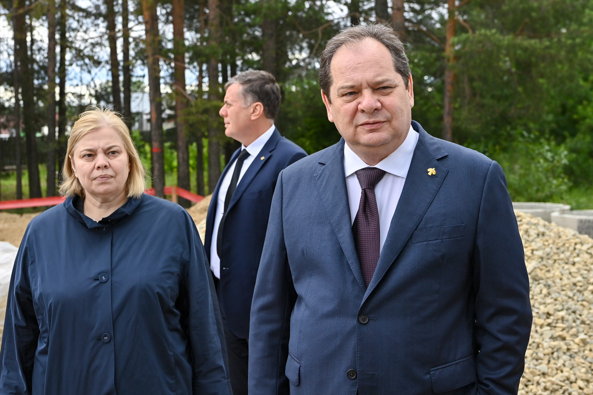Изображение новости "Ростислав Гольдштейн проверил ход строительства ФАПа в Усть-Ухте"