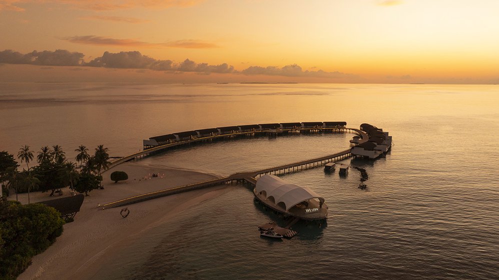 Зачем отелю на Мальдивах солнечные панели и коралловые ясли