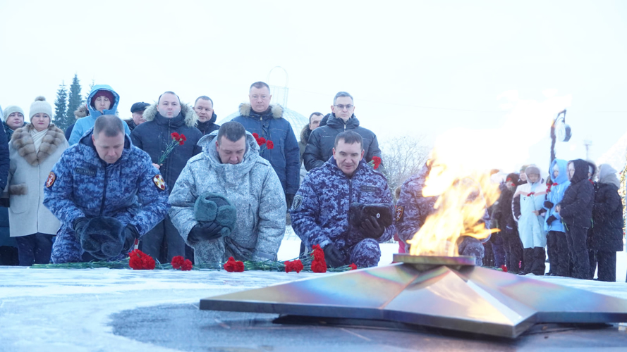 В Нарьян-Маре росгвардейцы почтили память Героев Отечества