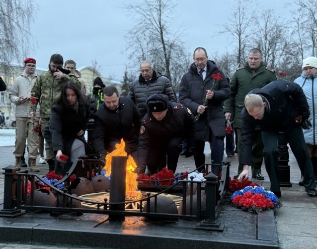 В Ярославле сотрудники регионального управления Росгвардии почтили память павших Героев Отечества