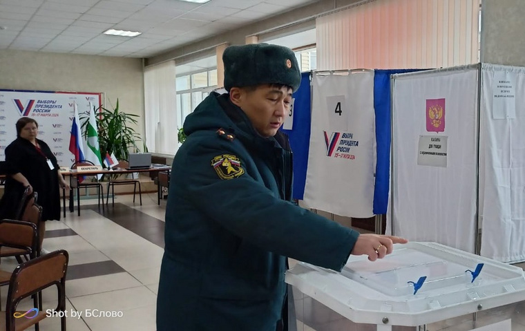 В Белозерском округе первыми проголосовали сотрудники МЧС