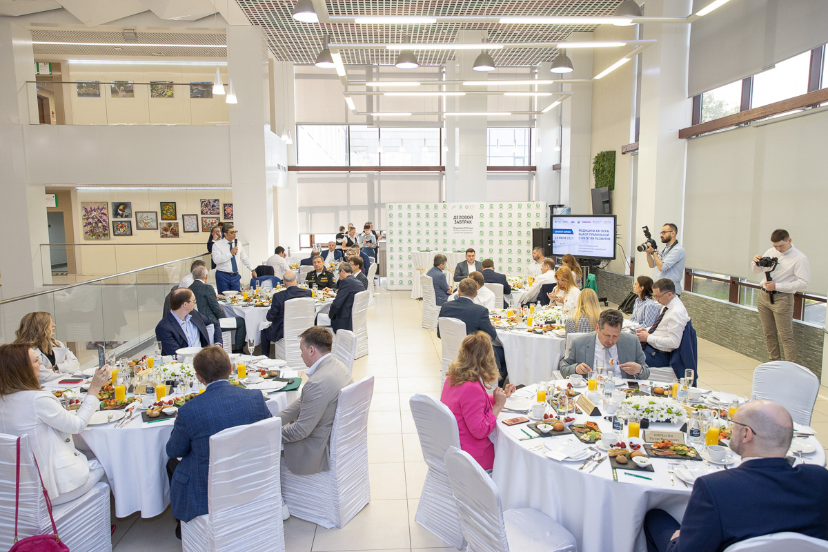 Одним из событий первого дня работы ПМЭФ стал традиционный деловой завтрак у ректора СПбПУ Андрея Рудского 