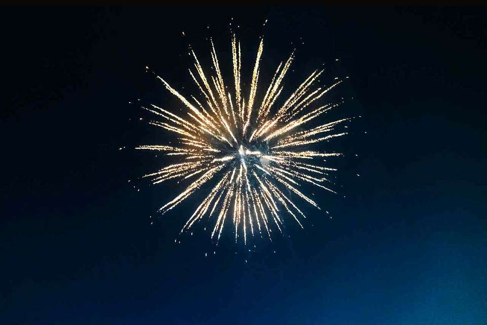 В ночь на 6 декабря неизвестные разозлили воронежцев, запустив салют в период опасности атаки БПЛА