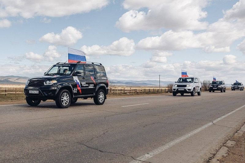 В Улан-Удэ встретили автопробег из Владивостока в Донецк «Одна родина – одна семья!»