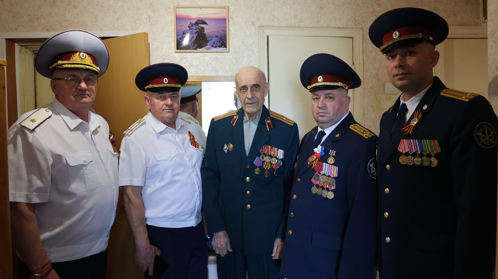В Брянске с Днём Победы поздравили ветеранов УФСИН и детей войны
