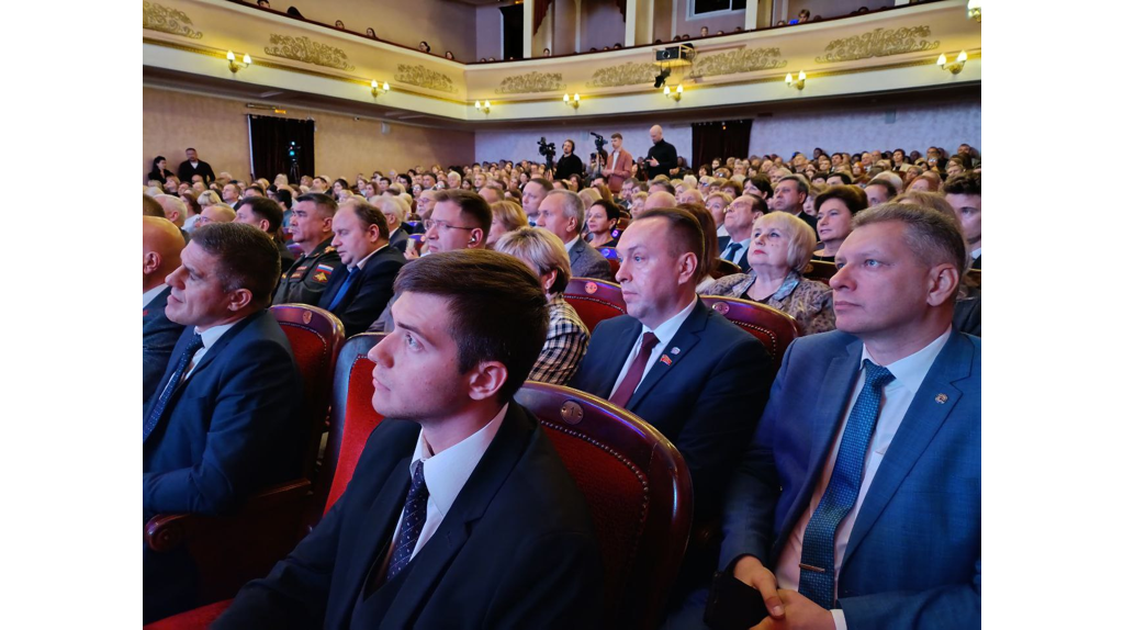 В Брянске 95-летие БГУ отметили концертом