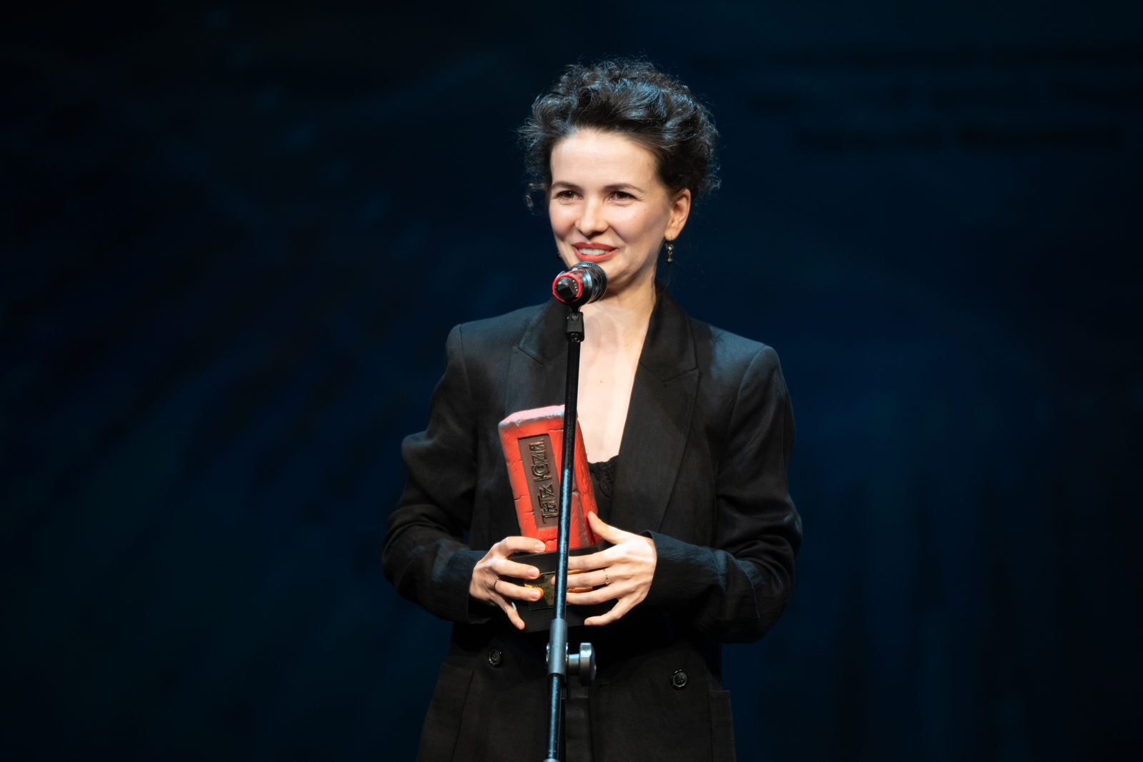 «Вас будто растаскивает»: Мария Смольникова об особенностях дружбы и новых знакомствах