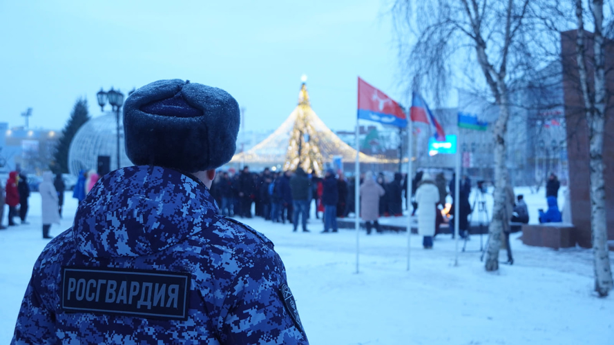 В Нарьян-Маре росгвардейцы почтили память Героев Отечества