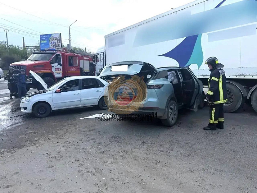 Один человек погиб и трое пострадали в массовой аварии на Шехурдина