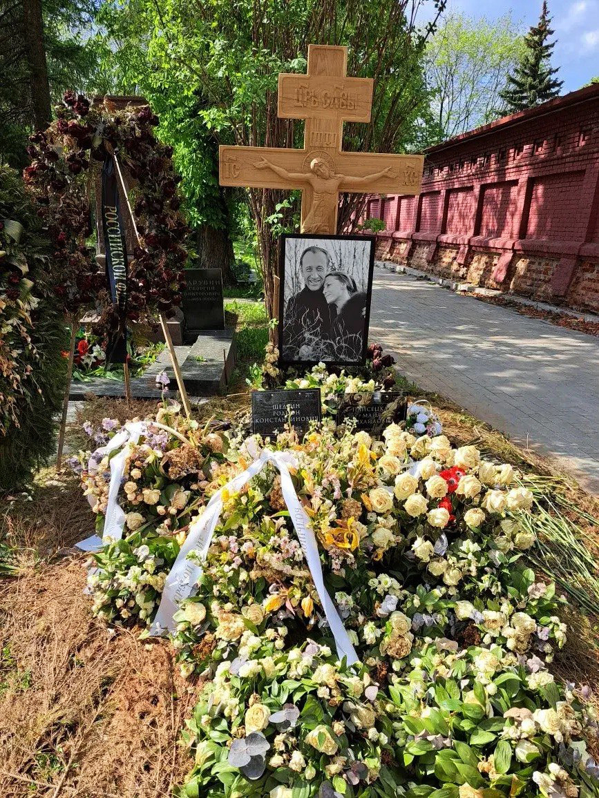 Место захоронения Родиона Щедрина и Майи Плисецкой на Новодевичьем кладбище в Москве