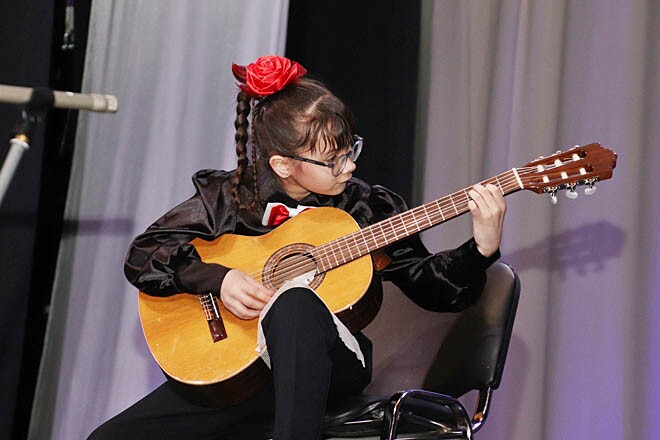 Воспитанница Детской школы искусств Эгвекинота Стефания Захарова завоевала первое место среди юных музыкантов, играющих на струнных инструментах. 