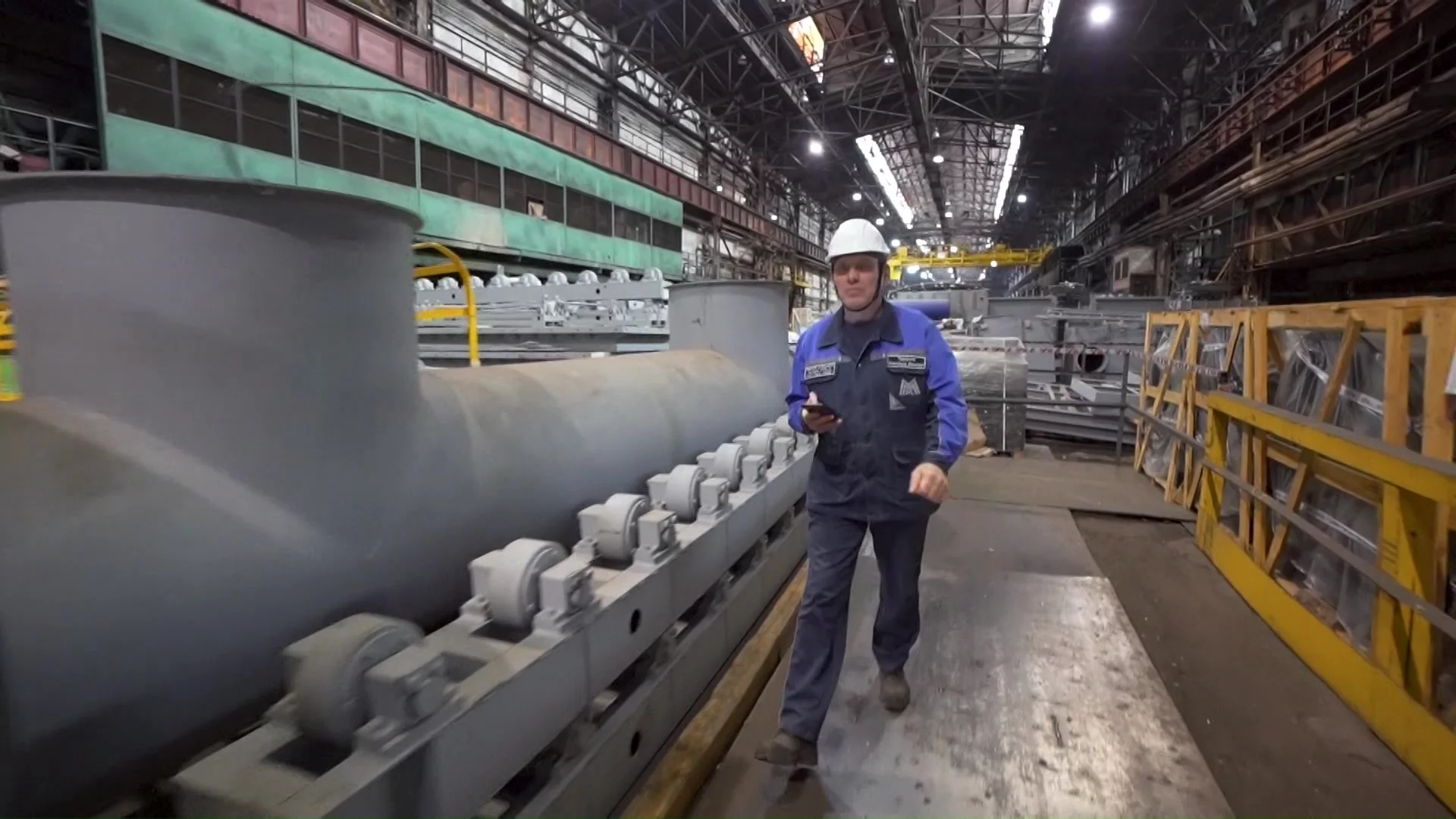 30 лет отвечает за порядок на складе: лучшего сотрудника назвали на ММК