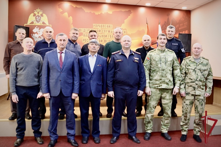 Начальник Управления Росгвардии по Амурской области Виталий Харчёв поздравил отставных офицеров с днём ветеранов войск правопорядка