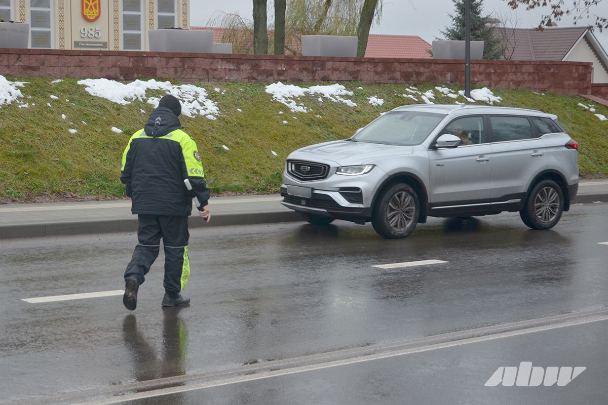 «За сегодня остановили двоих на «лете» – оба повторно»: съездили в рейд по шинам с ГАИ