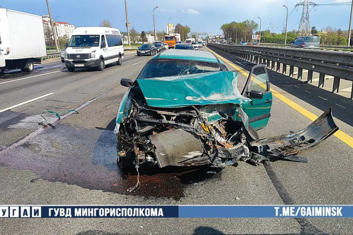 На МКАД столкнулись три автомобиля – причиной стало перестроение