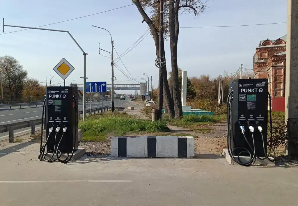 Электрозарядная станция PUNKT E на трассе М-7 в Мячково