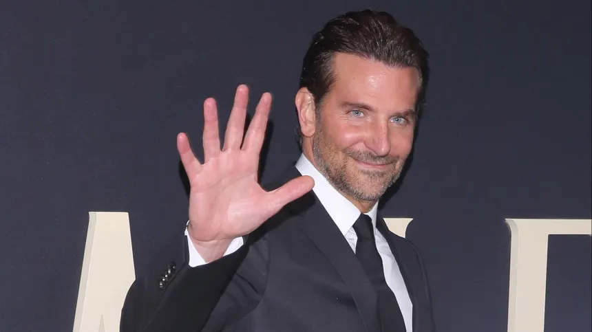 «Тили-тили»: Брэдли Купер назвал идеальную песню для секса и исполнил ее