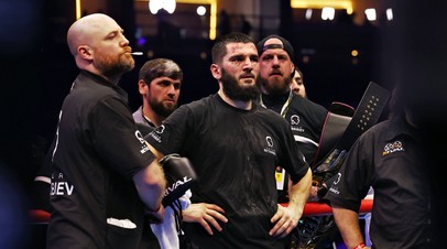 Бывший абсолютный чемпион мира в полутяжёлом весе Артур Бетербиев